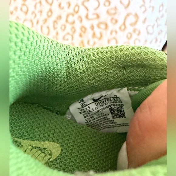 Nike Dunk Green and white 
Size: 3 (Baby) - Picture 8 of 8